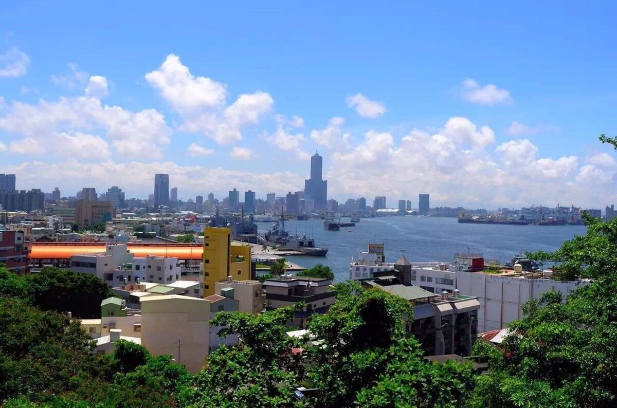 台湾之声，尊敬听众，欢迎收听我们的节目